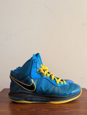 Nike LeBron 8 V/2 Entourage Sz 9.5